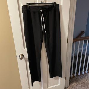 Figs Livingston Black Scrub Bottoms